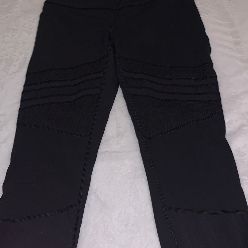 SIZE 8 LULULEMON LEGGINGS